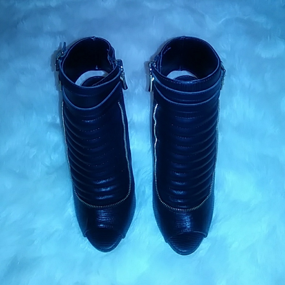 Jaw Dropping Extravagant Heels